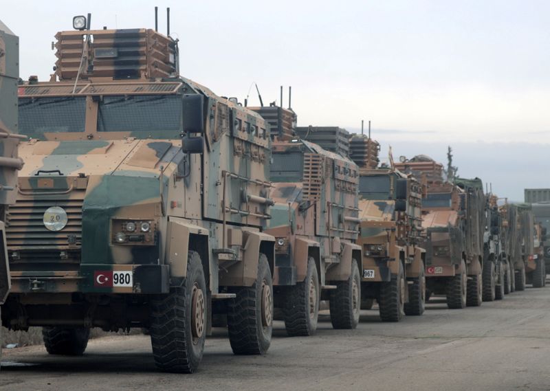 © Reuters. مسؤول: المواقع التركية باقية في إدلب بعد اتفاق الهدنة
