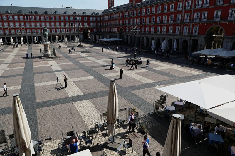 Região de Madri ordena fechamento de bares e lojas, exceto supermercados e farmácias