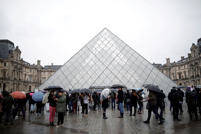 仏、100人超の集会禁止　ルーブル美術館も当面閉館