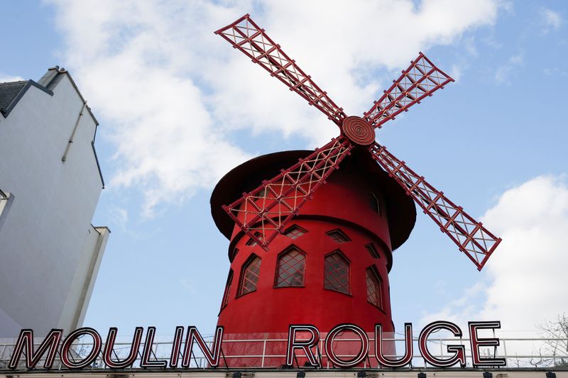 © Reuters. The Moulin Rouge cabaret is pictured, after the CEO  Jean-Jacques Clerico CEO informed that the Cabaret will be closed as from today due to the outbreak of coronavirus disease (COVID-19) in Paris