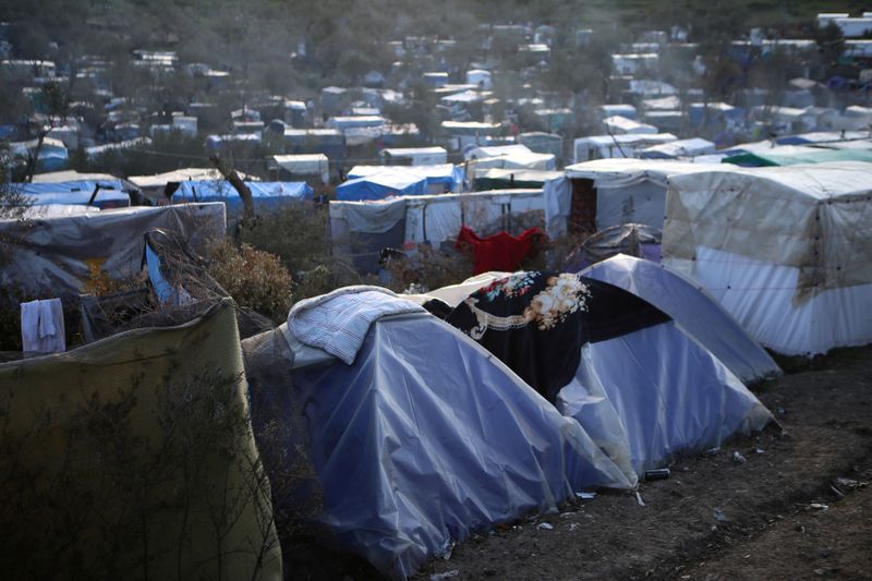 أطباء بلا حدود تحث اليونان على إخلاء مخيمات المهاجرين بسبب كورونا