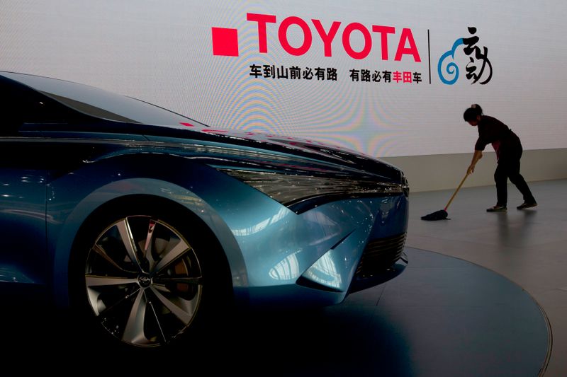 © Reuters. Veículo da Toyota em exibição em Guangzhou, China