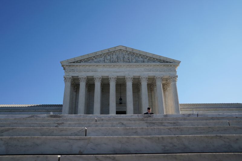 © Reuters. FILE PHOTO: Supreme Court Hears Montana State Tax Credit Case