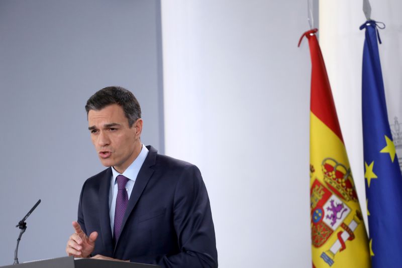 © Reuters. رئيس وزراء إسبانيا يعلن إغلاق البلاد لمدة 15 يوما
