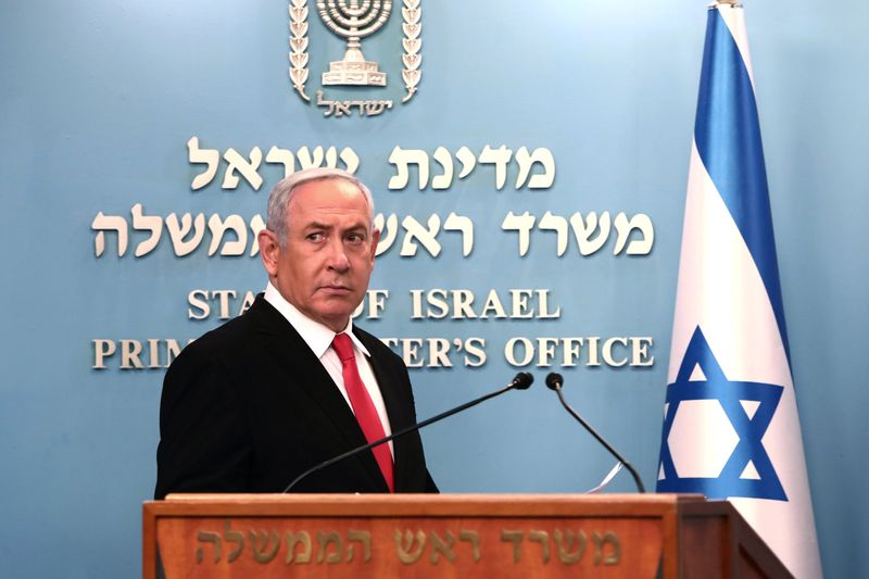 © Reuters. Israeli Prime Minister Benjamin Netanyahu delivers a speech at his Jerusalem office