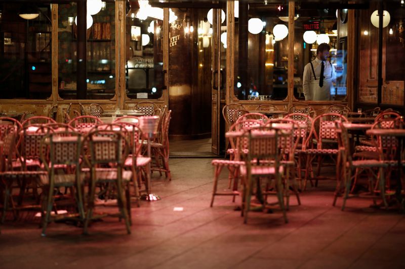 フランス、新型コロナで飲食店など休業に　「他に選択肢ない」