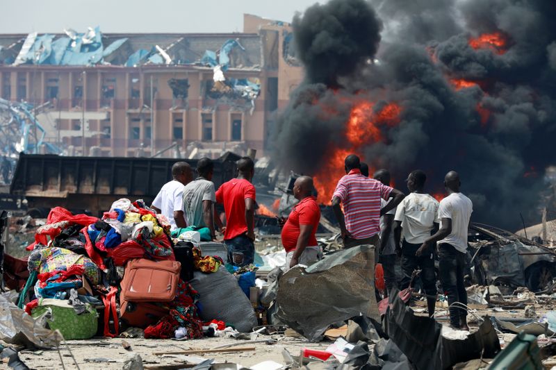 مسؤلون: مقتل 15 وتدمير 50 منزلا في انفجار خط أنابيب نفط في لاجوس
