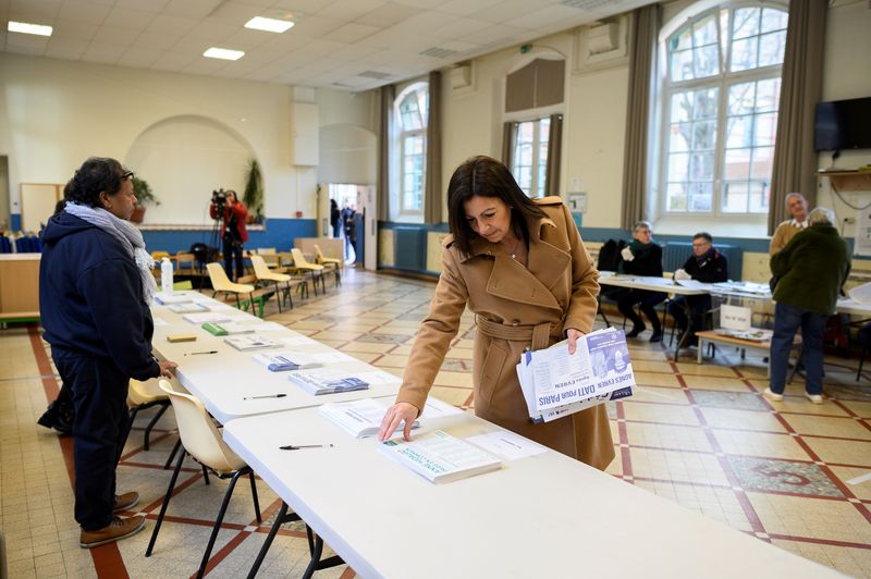 Municipales: Hidalgo largement en tête (30,2%) à Paris