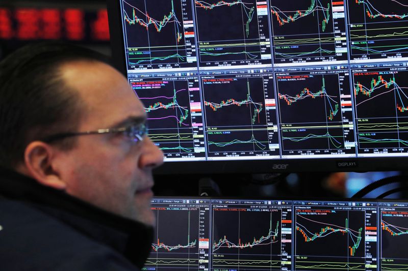 © Reuters. A trader works on the floor of the New York Stock Exchange shortly after the opening bell in New York