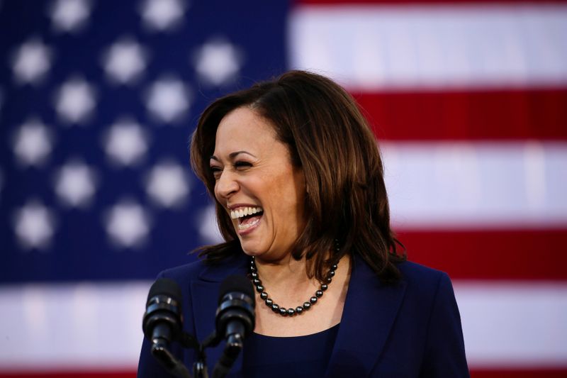 © Reuters. FILE PHOTO: U.S. Senator Harris launches her campaign for President of the United States at a rally at Frank H. Ogawa Plaza in her hometown of Oakland