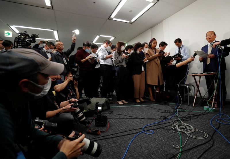 © Reuters. Tokyo 2020 CEO, Muto addresses the Olympic torch relay during a news conference in Tokyo