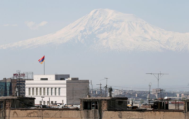 Армения въезд для россиян. Въезд в Армению. Армения въезд в страну. Въезд в Армению фото. Gogavan.