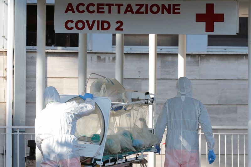 &quot;Va tutto bene&quot;. In Italia triage e bugie per i malati di coronavirus