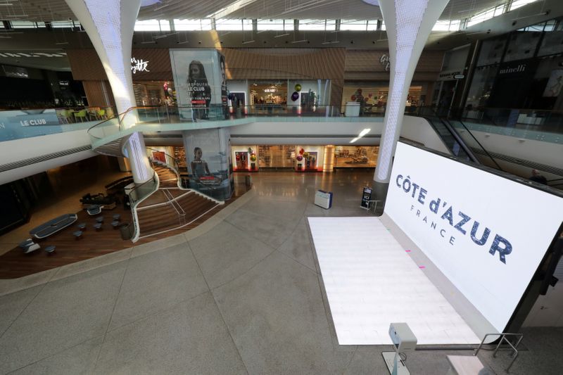 © Reuters. FILE PHOTO: Closed shops and empty area are seen at CAP3000 shopping mall in Saint-Laurent-du-Var