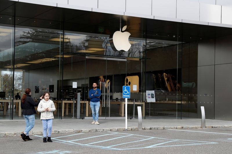 © Reuters. アップル、全米店舗を当面閉鎖　新型コロナ対策で