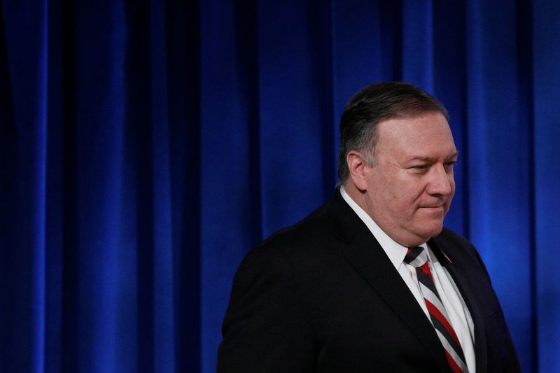 © Reuters. U.S. Secretary of State Mike Pompeo attends a news conference at the State Department in Washington