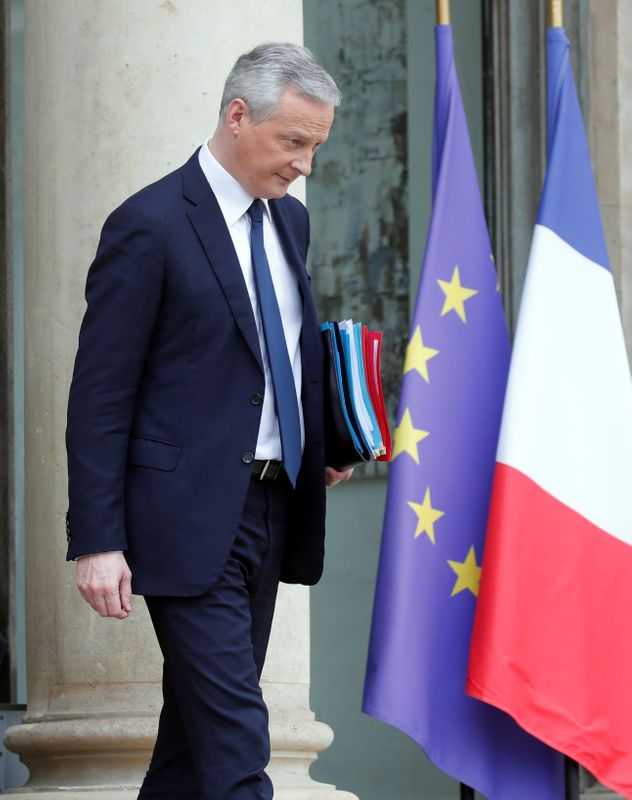 © Reuters. فرنسا تضخ 45 مليار يورو مع توقع انكماش الاقتصاد في 2020