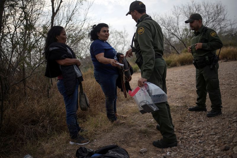 © Reuters. メキシコ国境で拘束の外国人、米が即時送還を検討　コロナ対策