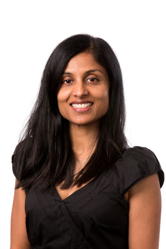 © Reuters. Irani Thevarajan, infectious diseases specialist at the Doherty Institute, takes part in the reseach to map immune response to coronavirus