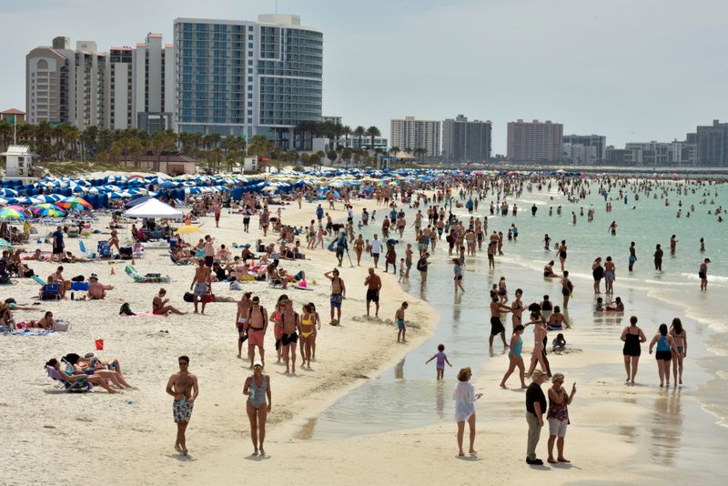 No coronavirus party: U.S. spring break destinations crack down on revelers