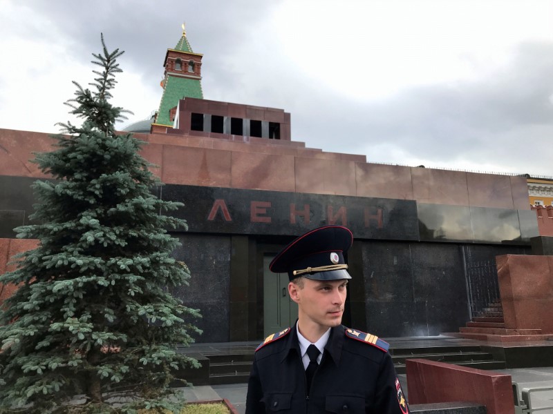 روسيا تغلق قبر لينين في الساحة الحمراء وسط مخاوف من كورونا