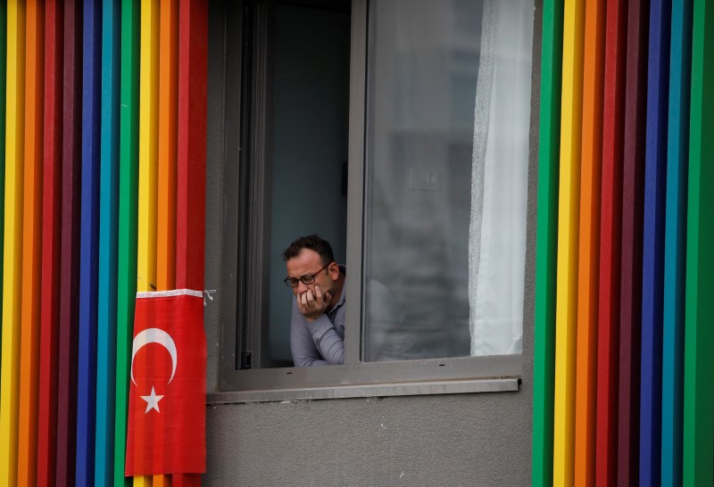 © Reuters. Man looks out from a dormitory where he is placed under quarantine in Istanbul