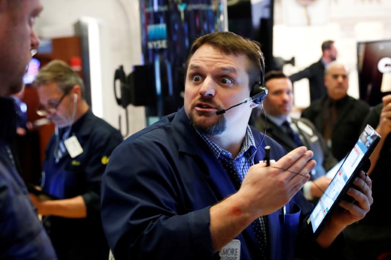 Wall Street vuelve a caer y borra casi todo el avance de la era Trump