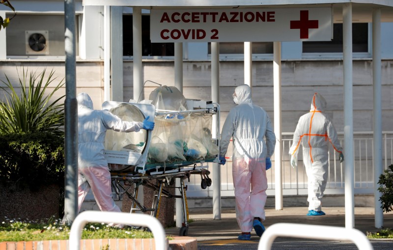 &copy; Reuters. FILE PHOTO: Day seven of Italy&apos;s nationwide coronavirus lockdown in Rome