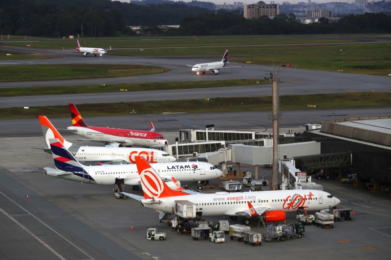 © Reuters. Aeronaves no aeroporto internacional de Guarulhos (SP)