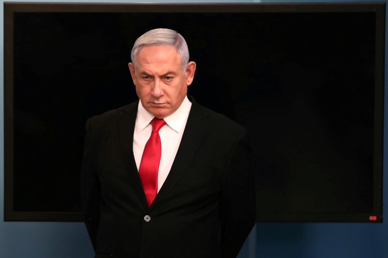 © Reuters. FILE PHOTO: Israeli Prime Minister Benjamin Netanyahu delivers a speech at his Jerusalem office