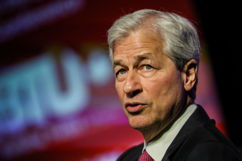 © Reuters. FILE PHOTO: JPMorgan Chase CEO Jamie Dimon speaks at the North America's Building Trades Unions (NABTU) 2019 legislative conference in Washington