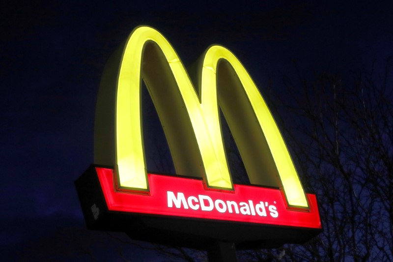 © Reuters. FILE PHOTO: A sign is seen at a McDonald's restaurant in Queens, New York