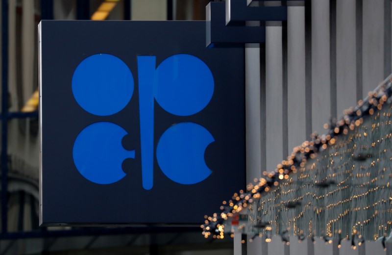 © Reuters. The logo of the Organisation of the Petroleum Exporting Countries (OPEC) sits outside its headquarters in Vienna