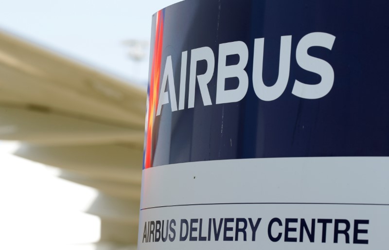 © Reuters. FILE PHOTO: Logo of Airbus is pictured at the aircraft builder's headquarters of Airbus in Colomiers near Toulouse