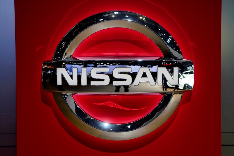 © Reuters. FILE PHOTO: Nissan logo is pictured during the media day for the Shanghai auto show in Shanghai