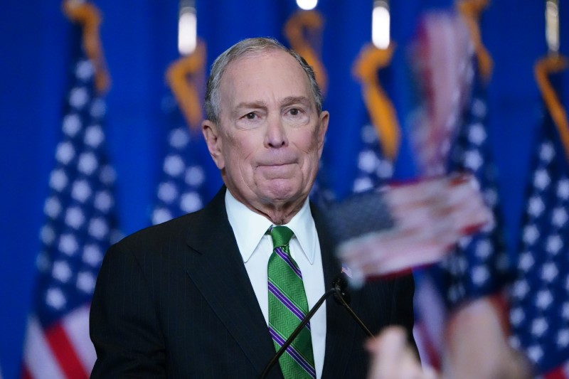 &copy; Reuters. FILE PHOTO: Former Democratic U.S. presidential candidate Mike Bloomberg appears before supporters after ending his campaign for president in New York