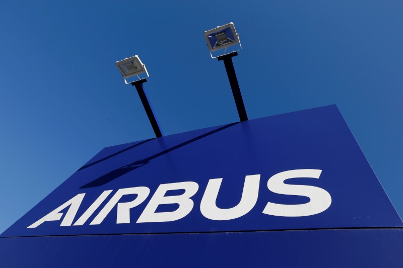 © Reuters. The Airbus logo is pictured at Airbus headquarters in Blagnac near Toulouse