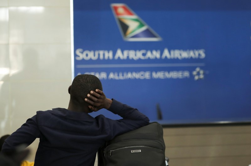 © Reuters. A passenger is seen at the South African Airways (SAA) customer desk at the O.R. Tambo International Airport in Johannesburg