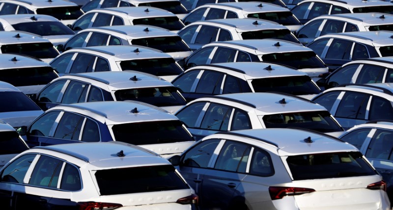 Fiat, Renault e Toyota engrossam paradas de produção de veículos no Brasil