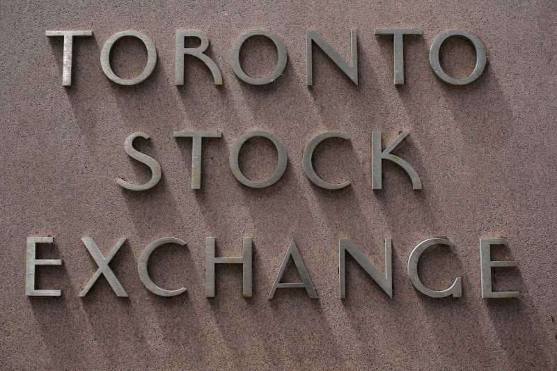 © Reuters. FILE PHOTO: The Toronto Stock Exchange sing is seen in Toronto