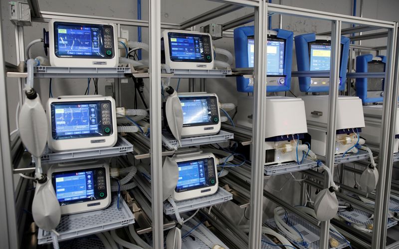 © Reuters. FILE PHOTO: Ventilators of Hamilton Medical AG are seen at a plant in Domat/Ems