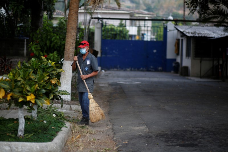 السلفادور تعلن حظر التجول لمدة 30 يوما لمواجهة كورونا