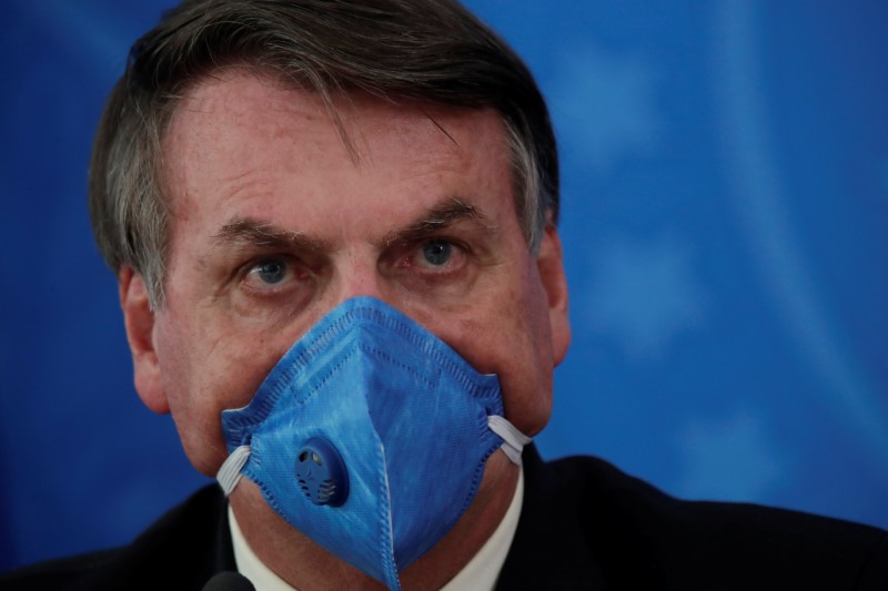 &copy; Reuters. Brazil&apos;s President Jair Bolsonaro wears a protective mask during a news conference, amid coronavirus disease (COVID-19) outbreak, in Brasilia