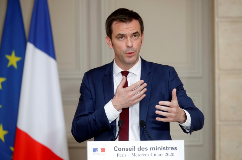 &copy; Reuters. Imagen de archivo del ministro de Salud y Solidaridad de Francia, Olivier Veran, hablando después de asistir a una reunión semanal de gabinete en el Palacio del Elíseo en Paris