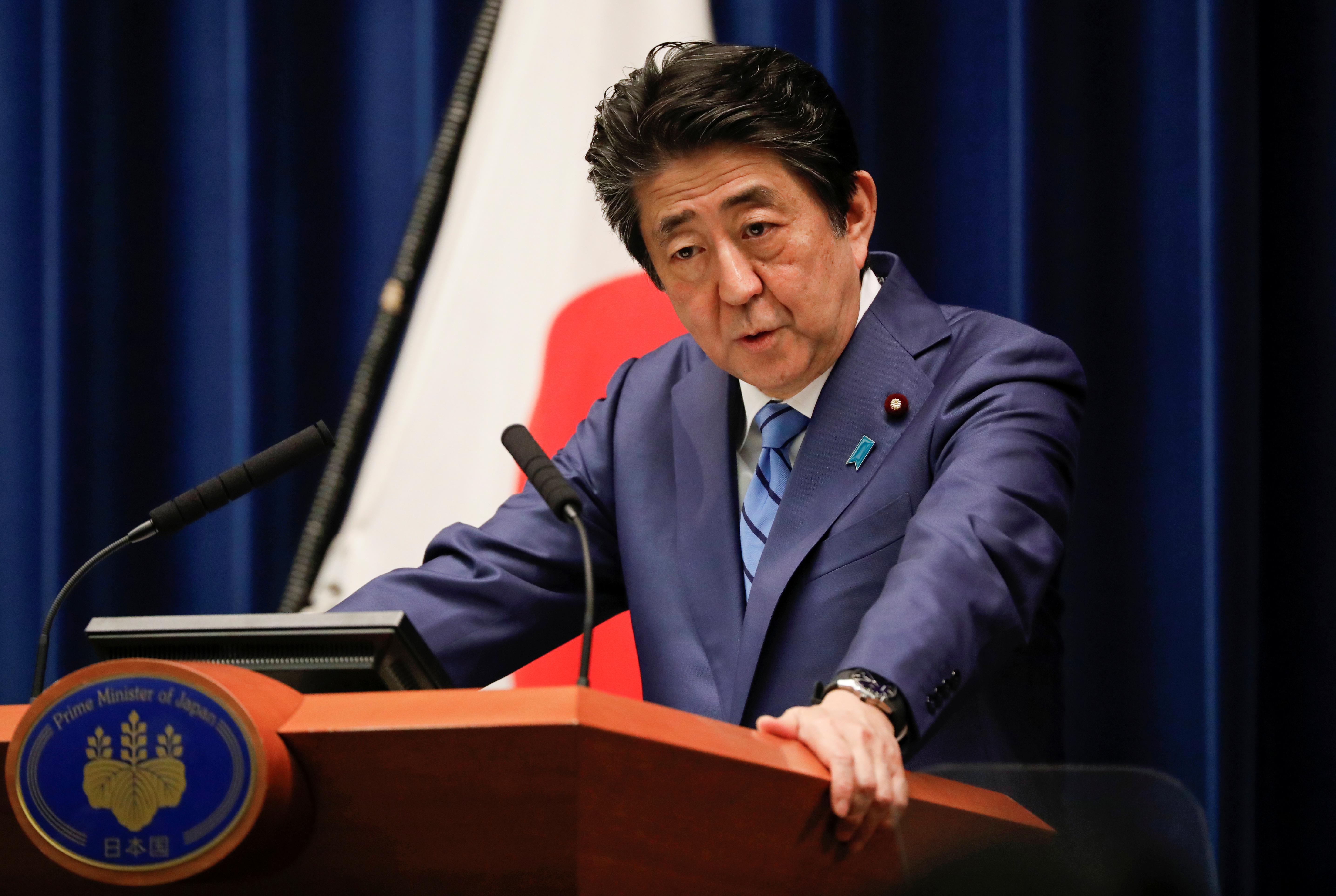 &copy; Reuters. آبي رئيس وزراء اليابان: تأجيل الأولمبياد ربما يكون خيارا