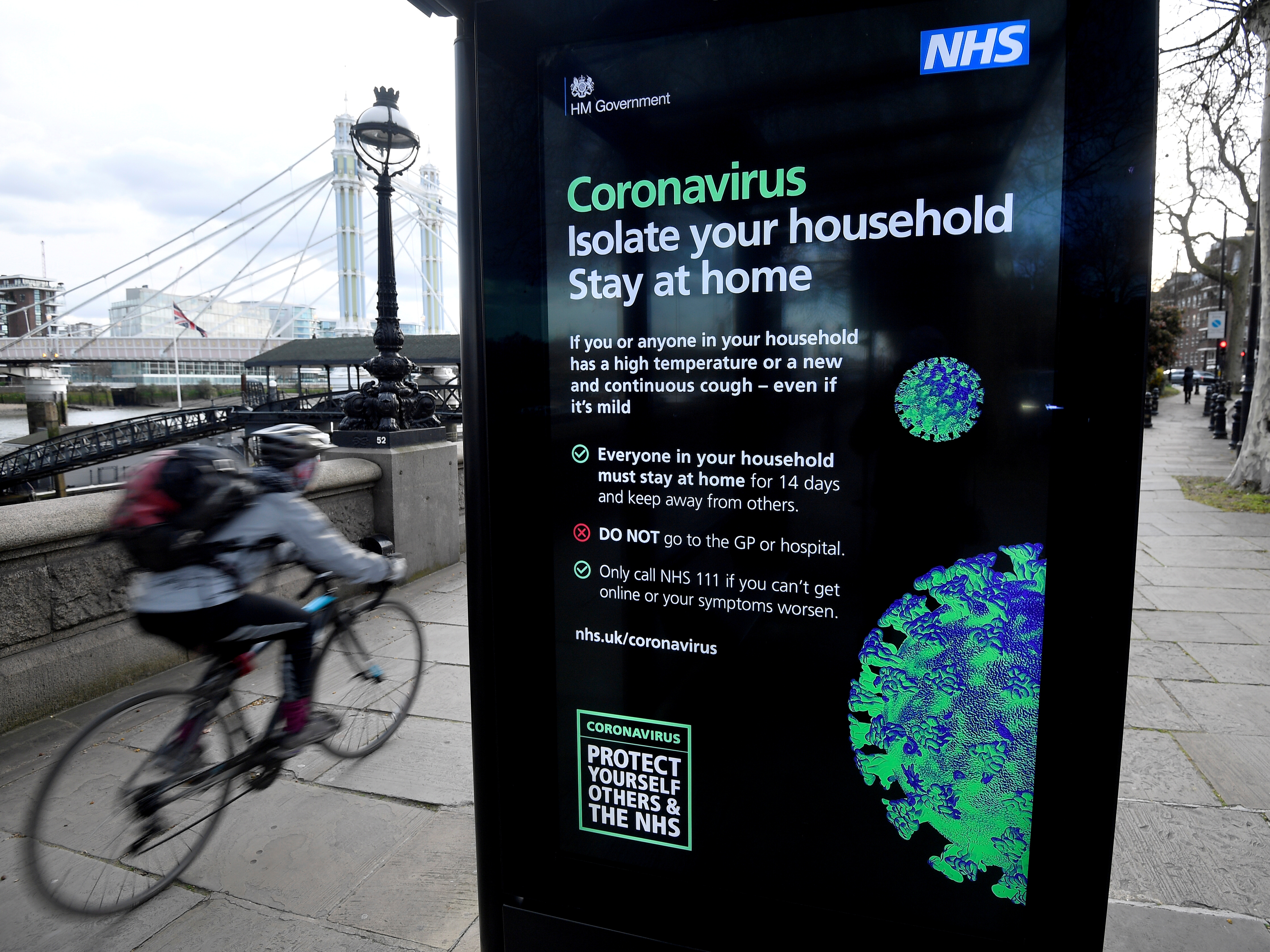 &copy; Reuters. FILE PHOTO: A cyclist rides past a UK government public health campaign poster as the spread of the coronavirus disease (COVID-19) continues, in London