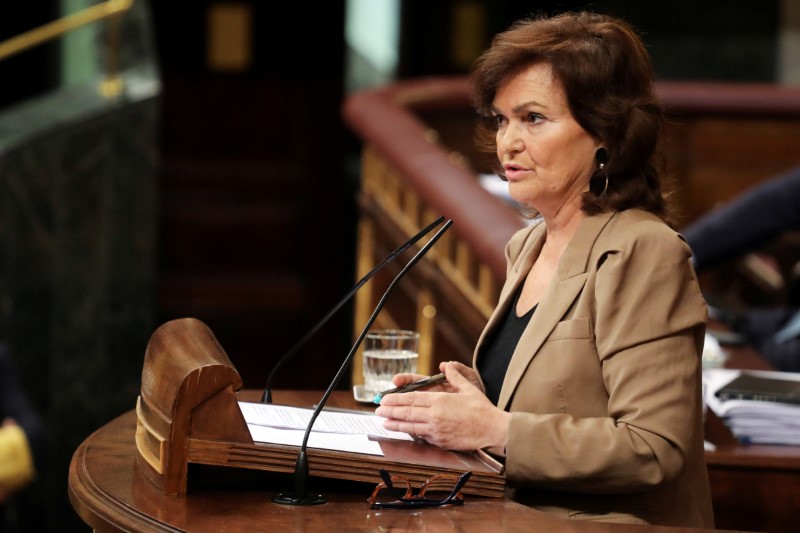 &copy; Reuters. FOTO DE ARCHIVO: La vicepresidenta del gobierno español, Carmen Calvo, habla en el Congreso de los Diputados, en Madrid, España