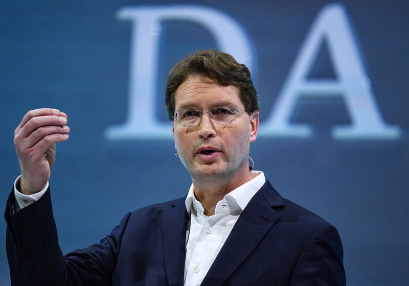 &copy; Reuters. FILE PHOTO:  Ola Kaellenius, CEO of German luxury car manufacturer Daimler AG, speaks at the annual results news conference