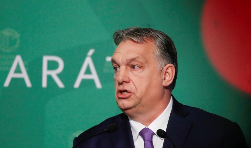 &copy; Reuters. رئيس الوزراء: المجر تبحث خيار الإغلاق العام لمكافحة كورونا