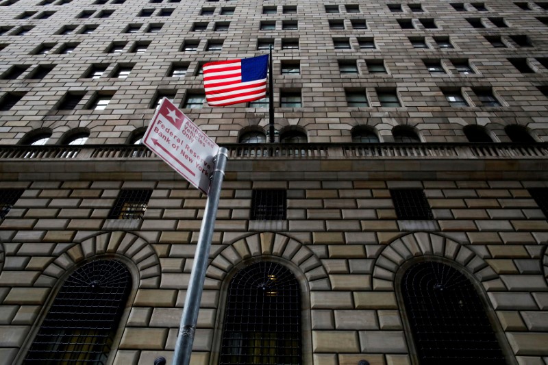 &copy; Reuters. FILE PHOTO: The Federal Reserve Bank of New York building is seen in the Manhattan borough of New York